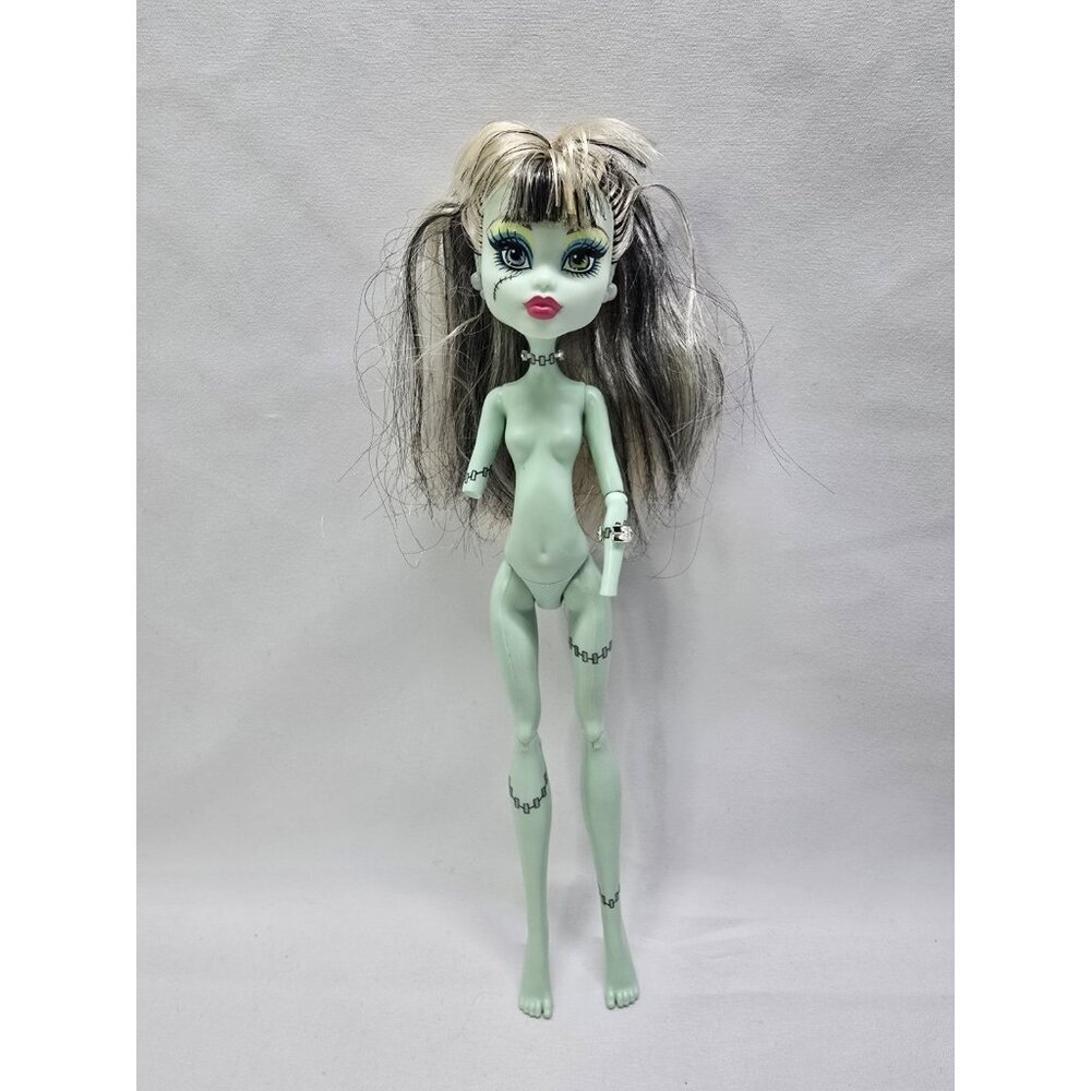 Monster High Doll - Picture Day Frankie Stein- Missing Parts- Read Info- TLC